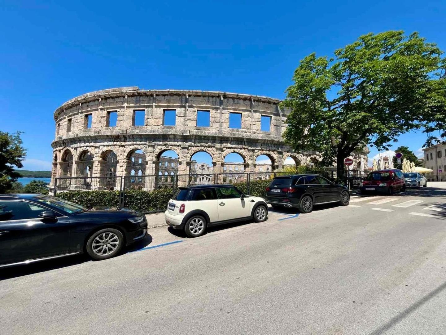 150m From Arena Colosseum Apartment *